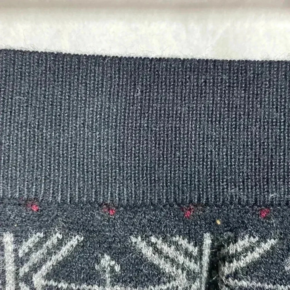 Joe B by Joe Benbasset Black, Silver & Red, Small Fair Isle Mini Sweater Skirt. - Picture 4 of 8